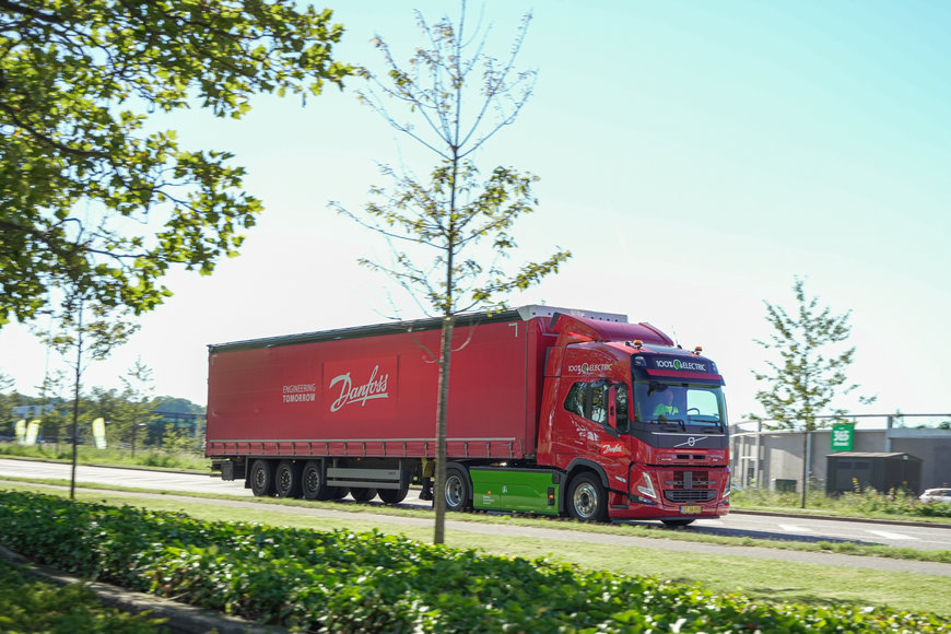 Il tir elettrico di Danfoss viaggia dalla Danimarca fino Le Mans, in Francia 